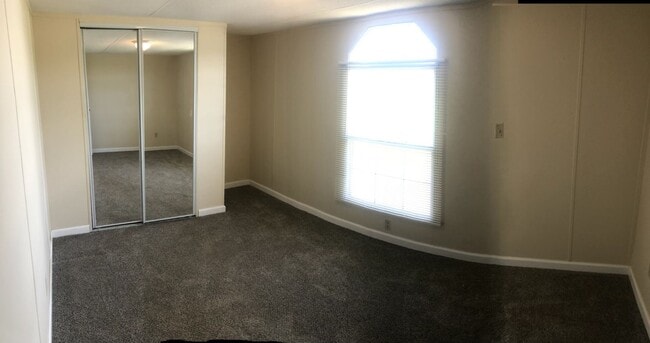 Building Photo - 3 BDR / 2BA in Private Community