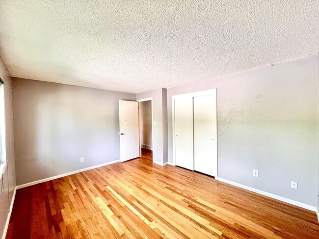 Building Photo - *** MOVE IN SPECIAL 2 WEEKS FREE*** Beautiful 4 bed/ 2 bath Home