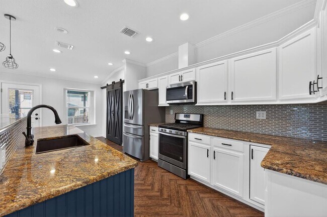 Building Photo - 1201 Dillon Lake Bend