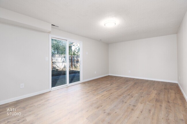 Building Photo - 965 Dorothea Way