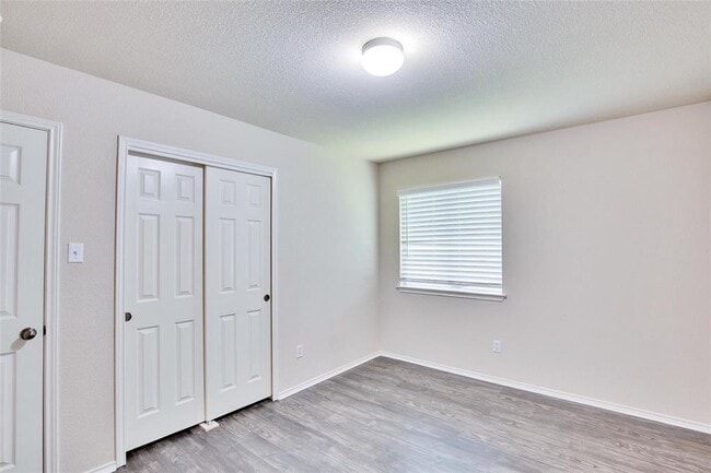 Building Photo - 210 Lollipop Ln