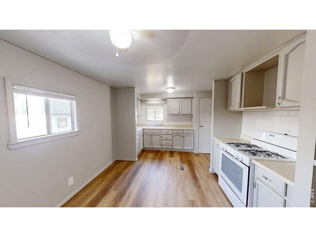 Building Photo - 114 Linden Dr