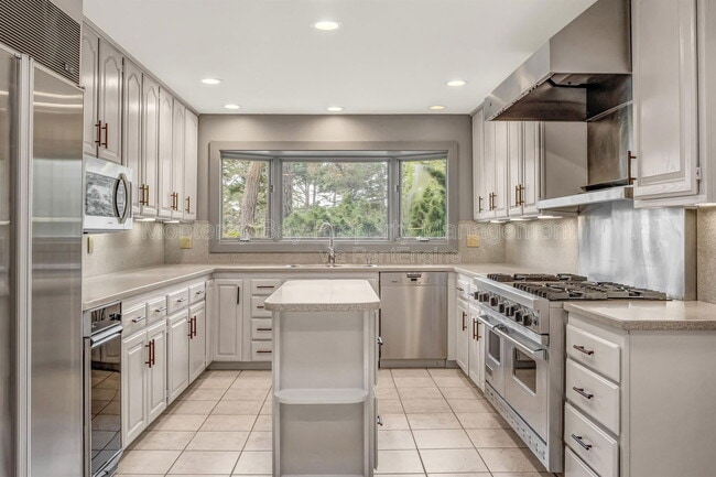 Building Photo - 4083 Sunset Ln