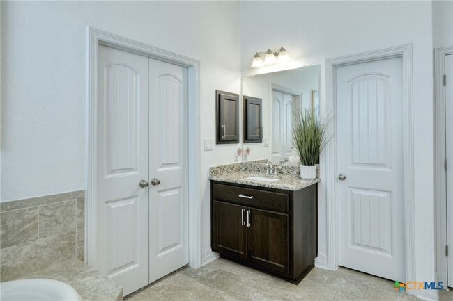 Building Photo - 2701 Rabbit Creek Dr