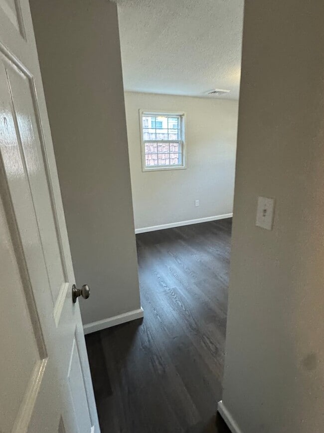 Building Photo - 3 bedroom townhouse Lawrence, MA