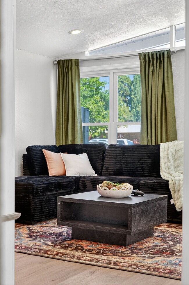 Building Photo - 1004 Airport Blvd