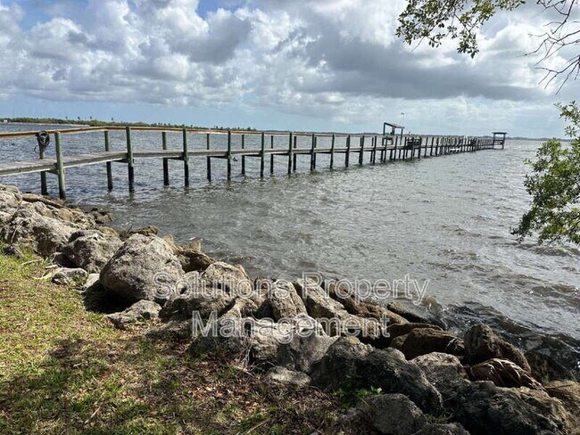 Building Photo - 100 Canebreakers Dr