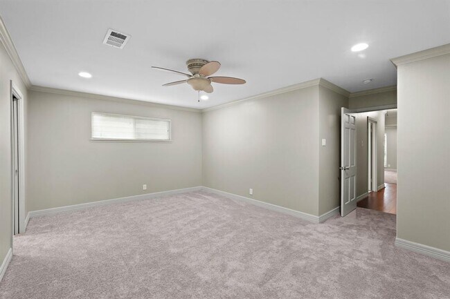 Building Photo - 5618 Bankside Dr