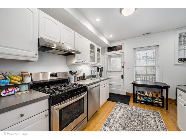 Building Photo - 1462 W Warner Ave