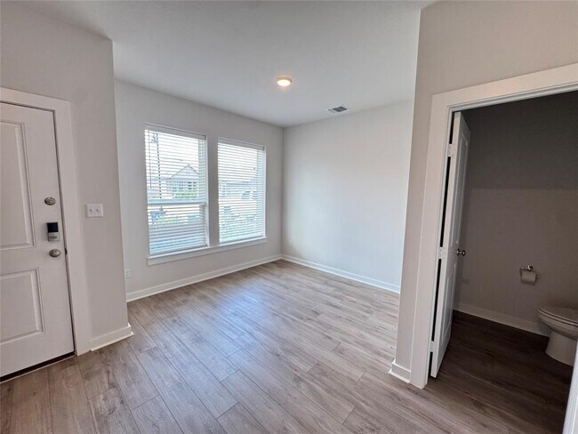 Building Photo - 112 Corn Ln