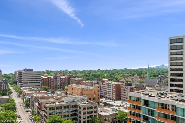 Building Photo - 807 Davis St