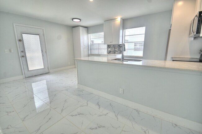 Building Photo - 137 Normandy Ln