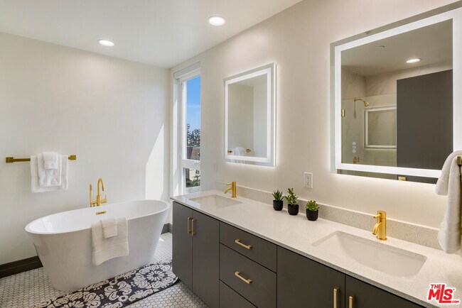 Building Photo - 118 Orlando Ave