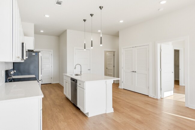 Building Photo - 2900 Edwin Wy