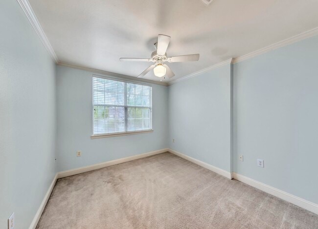 Building Photo - 749 Majestic Dr
