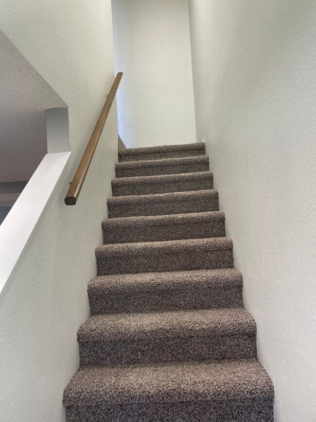 Building Photo - Amity