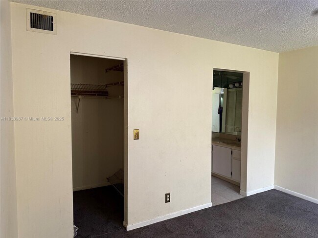 Building Photo - 6575 W Oakland Park Blvd