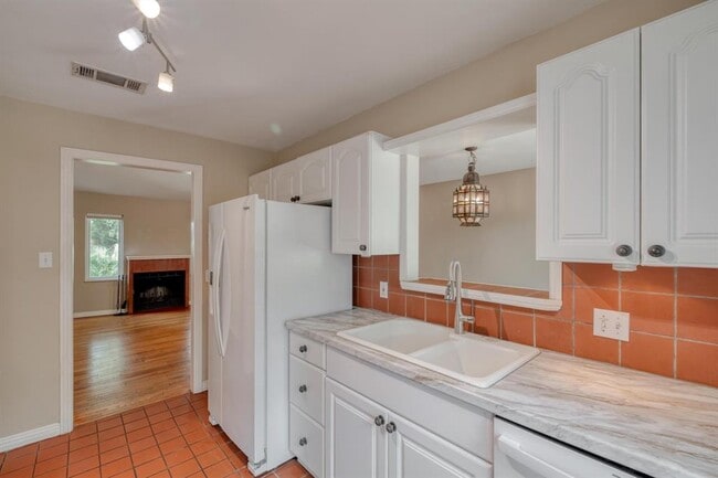 Building Photo - 1404 Juliet St