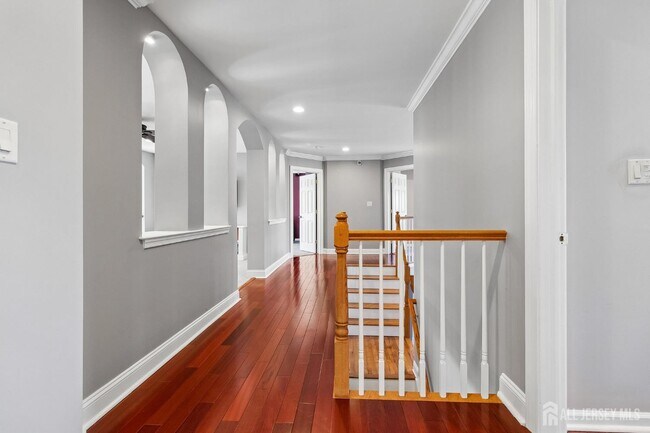 Building Photo - 16 Valley Wood Dr