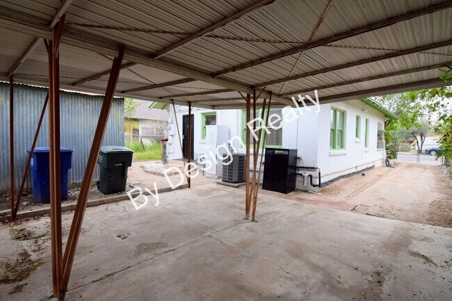 Building Photo - Charming Armory Park Bungalow with Private Off-Street Parking