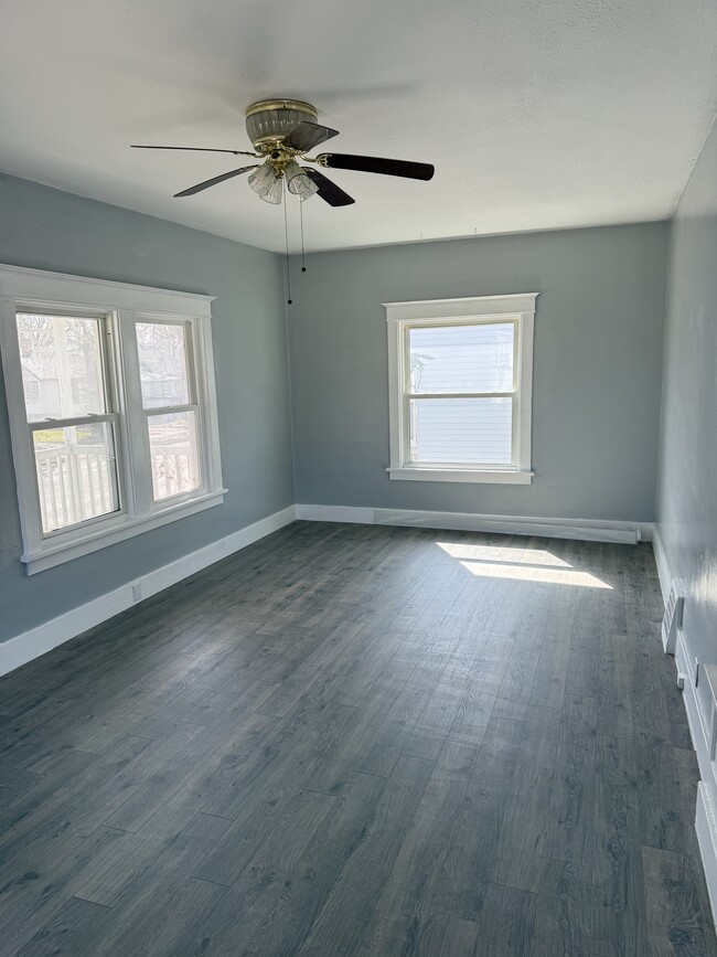 Building Photo - 2239 N Sheridan Rd