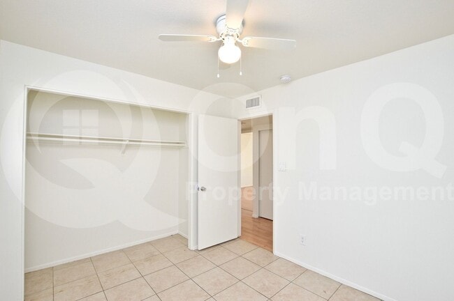 Building Photo - 4265 E Vineyard Rd