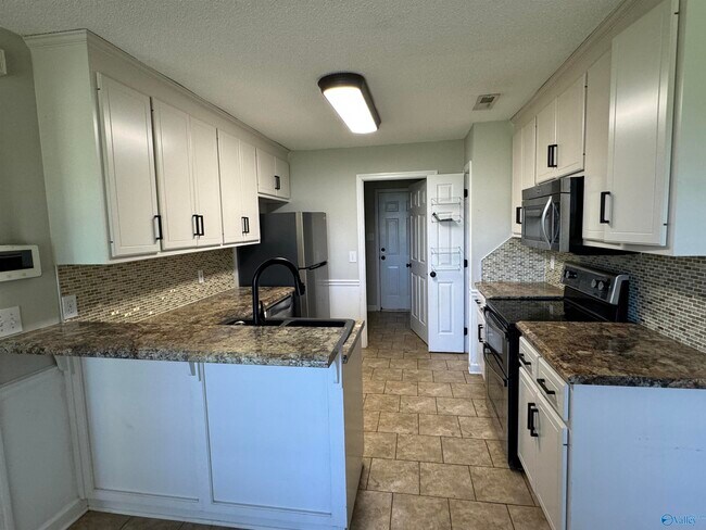 Building Photo - 105 Willow Green Dr