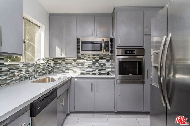 Building Photo - 450 S Los Robles Ave