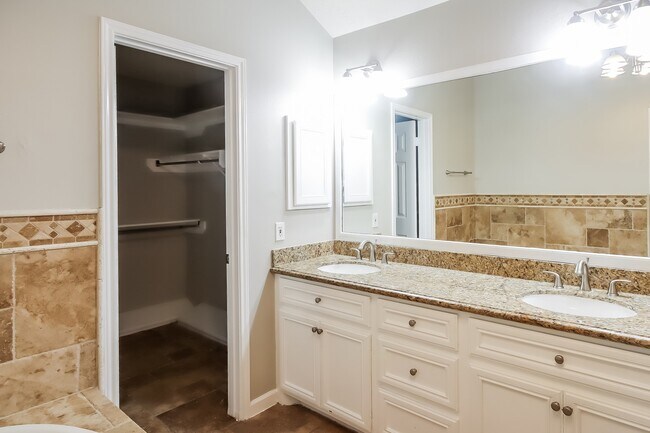 Building Photo - 19610 Plymouth Ridge Ln