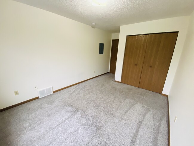 Building Photo - 345
