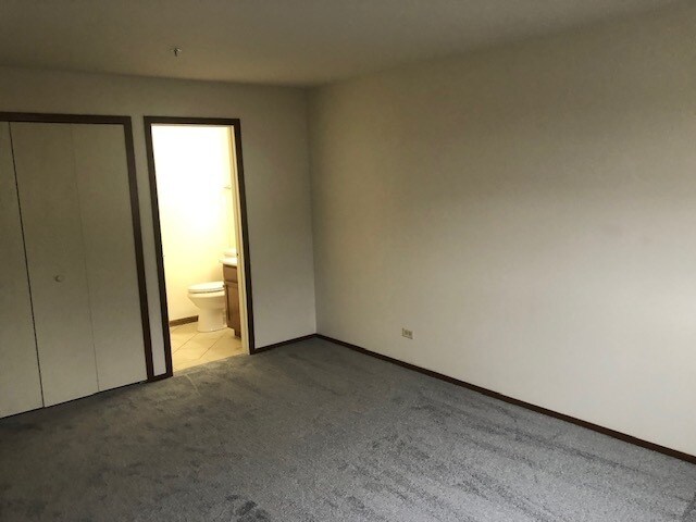 Building Photo - 9429 S Kenton Ave