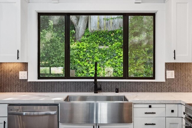 Building Photo - 31 Antilles Way