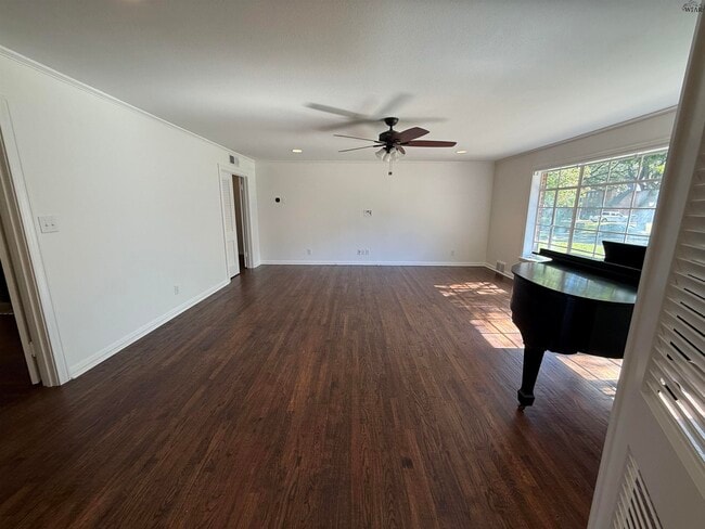 Building Photo - 2208 Avondale St