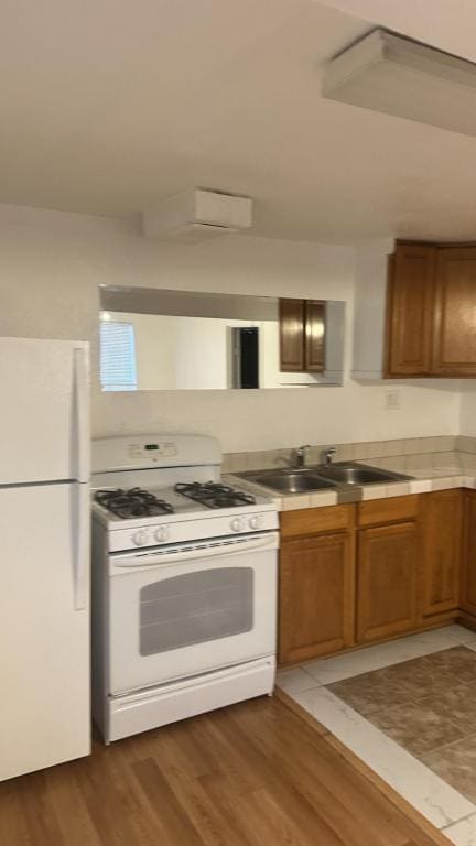 Building Photo - 655 W 7th St