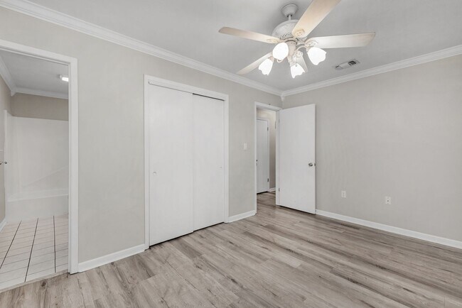 Building Photo - Charming 3 Bedroom Home in Pine Meadows – Prime Fort Walton Beach Location