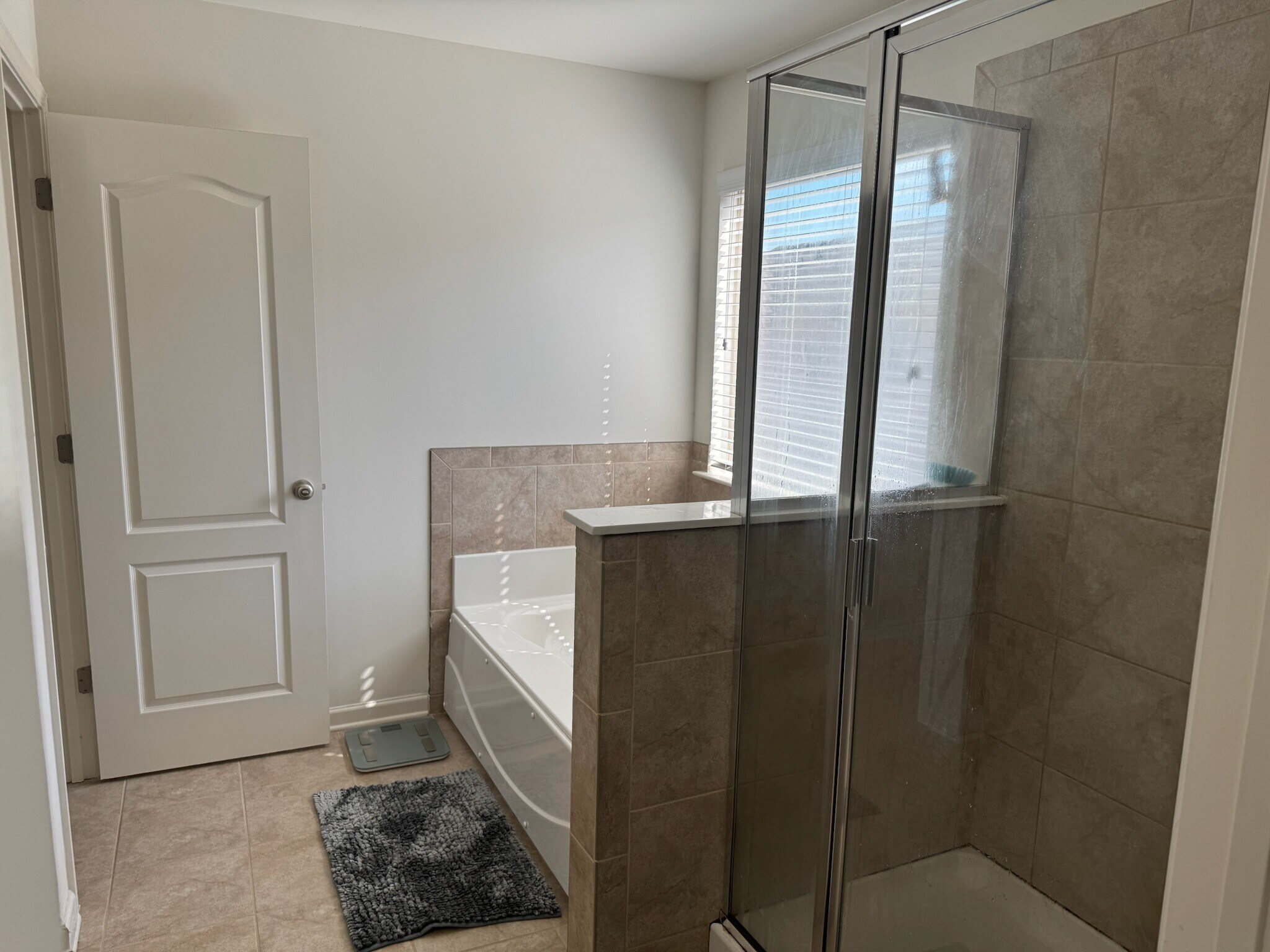Master Bath( with spa tub) - 7619 Bucknell Ter