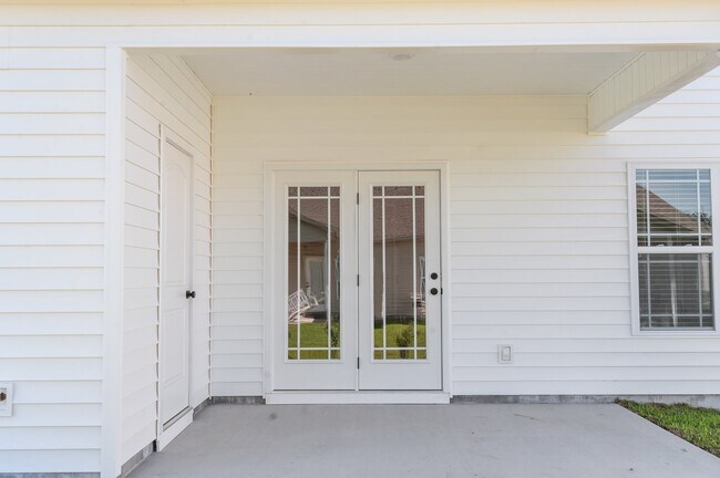 Building Photo - 4400 Laurel Rdg Dr