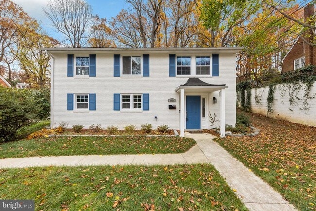 Building Photo - 3825 Larchwood Rd