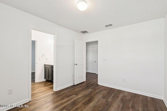 Building Photo - 134 River Mist Dr