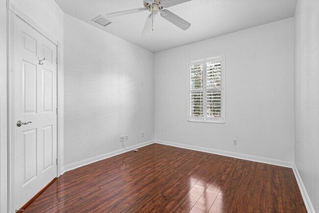 Building Photo - 2828 W Community Dr