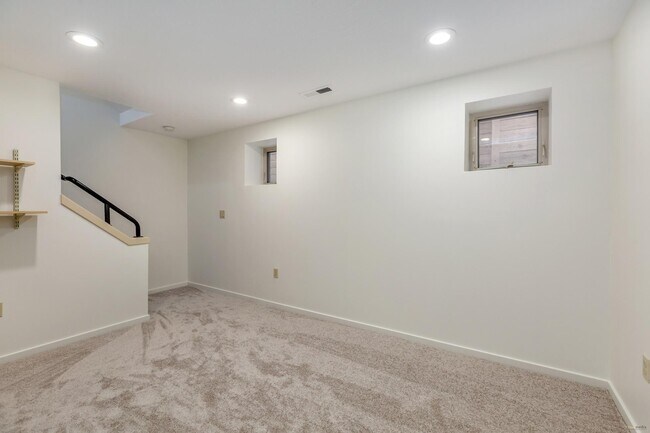 Building Photo - Stunning Townhome Style in NE Portland Lloyd Center District