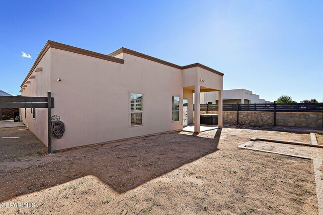 Building Photo - 14805 Holly Springs