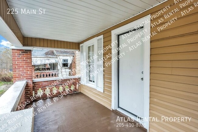 Building Photo - 225 Main St