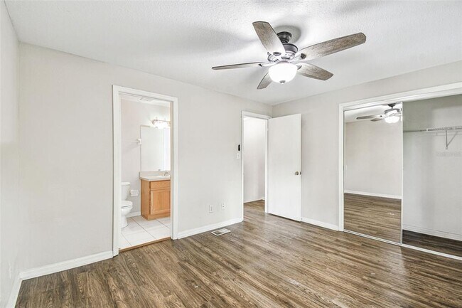 Building Photo - 13604 Embassy Park Ct