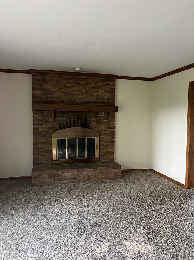 Building Photo - 990 Pelee Dr