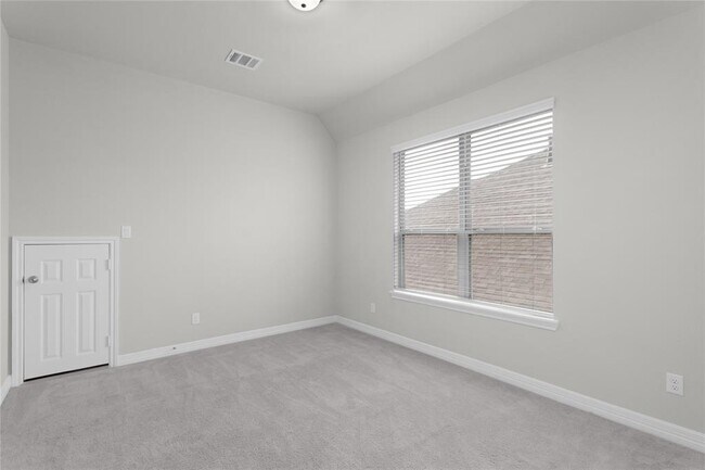 Building Photo - 6026 Lake Bridge Ln