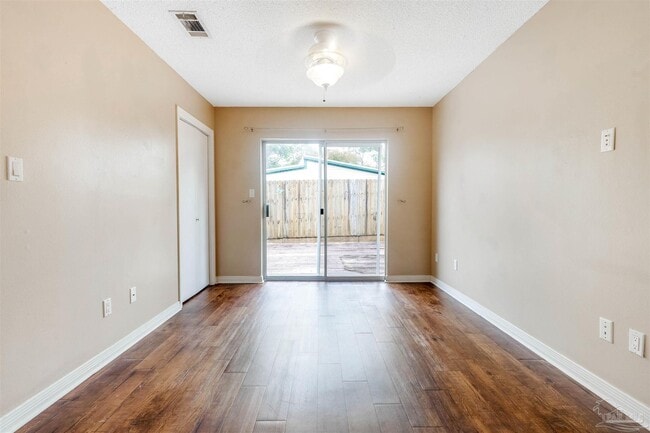 Building Photo - 2060 Cambridge Cir