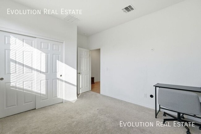 Building Photo - 5532 W Coplen Farms Rd