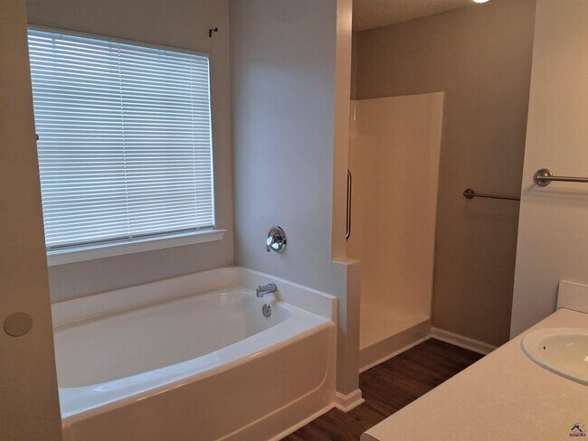 Building Photo - 105 Monticello Dr