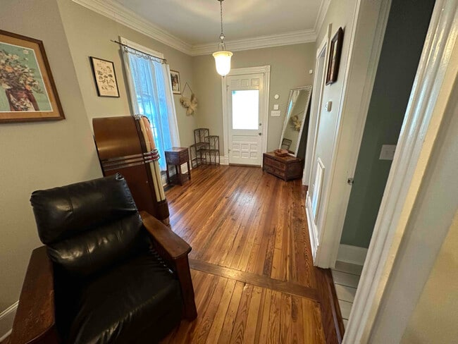 Building Photo - 639 Park St